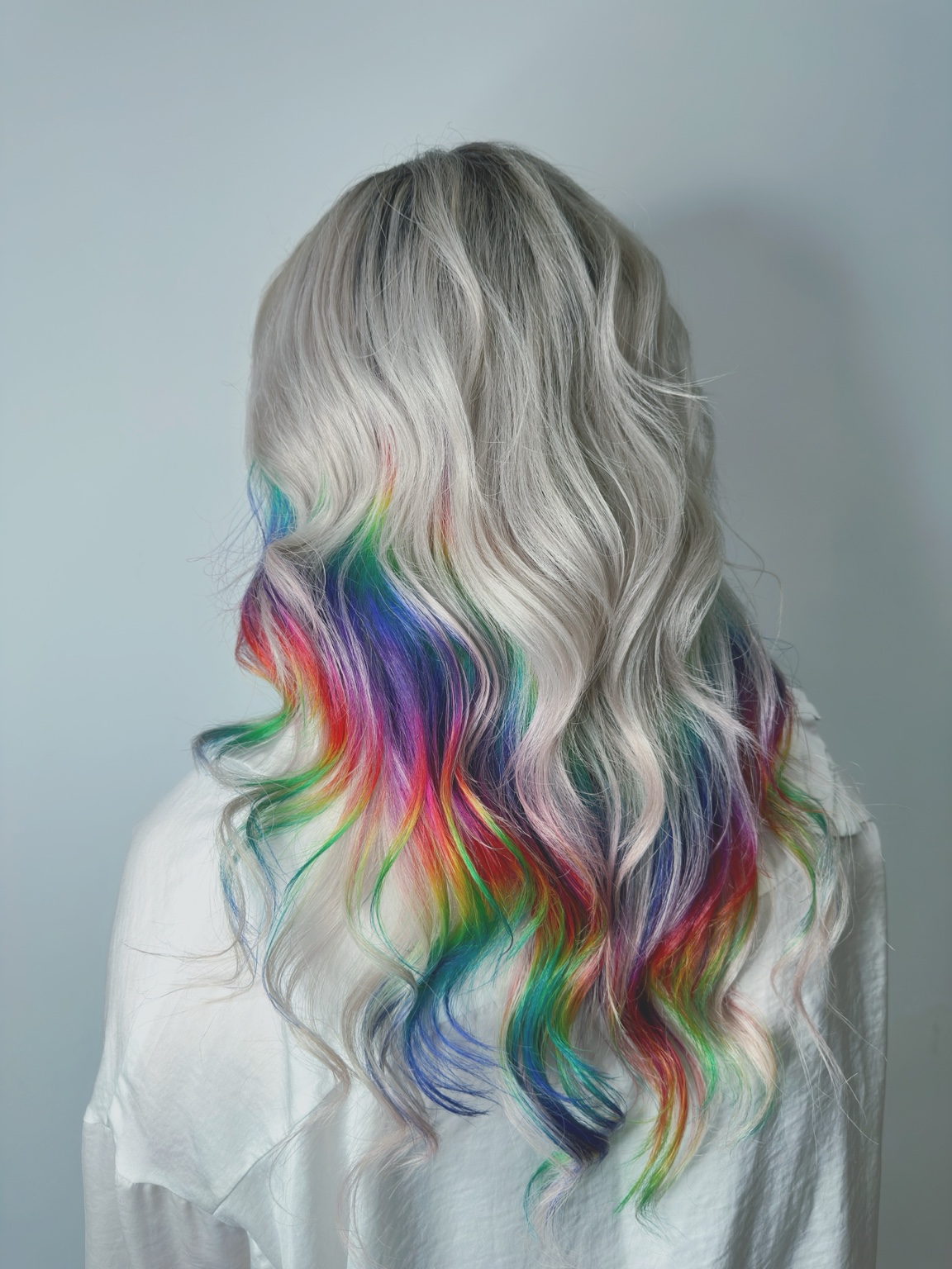 Color fantasía arcoíris realizado en Medussa Hair